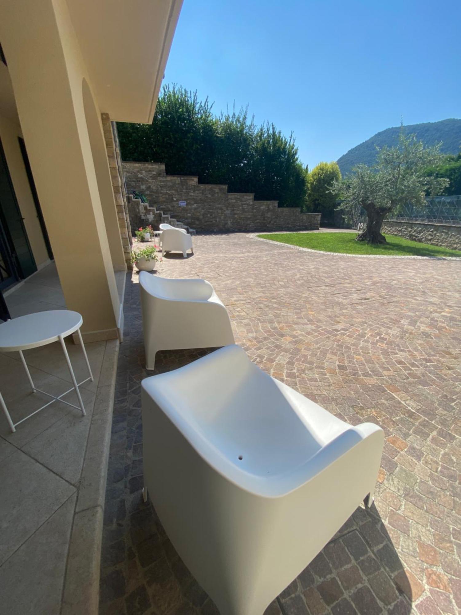 Vela Di Soleville Camere Con E Senza Vista Lago Con Ristorante & Pizzeria Sale Marasino Exterior foto